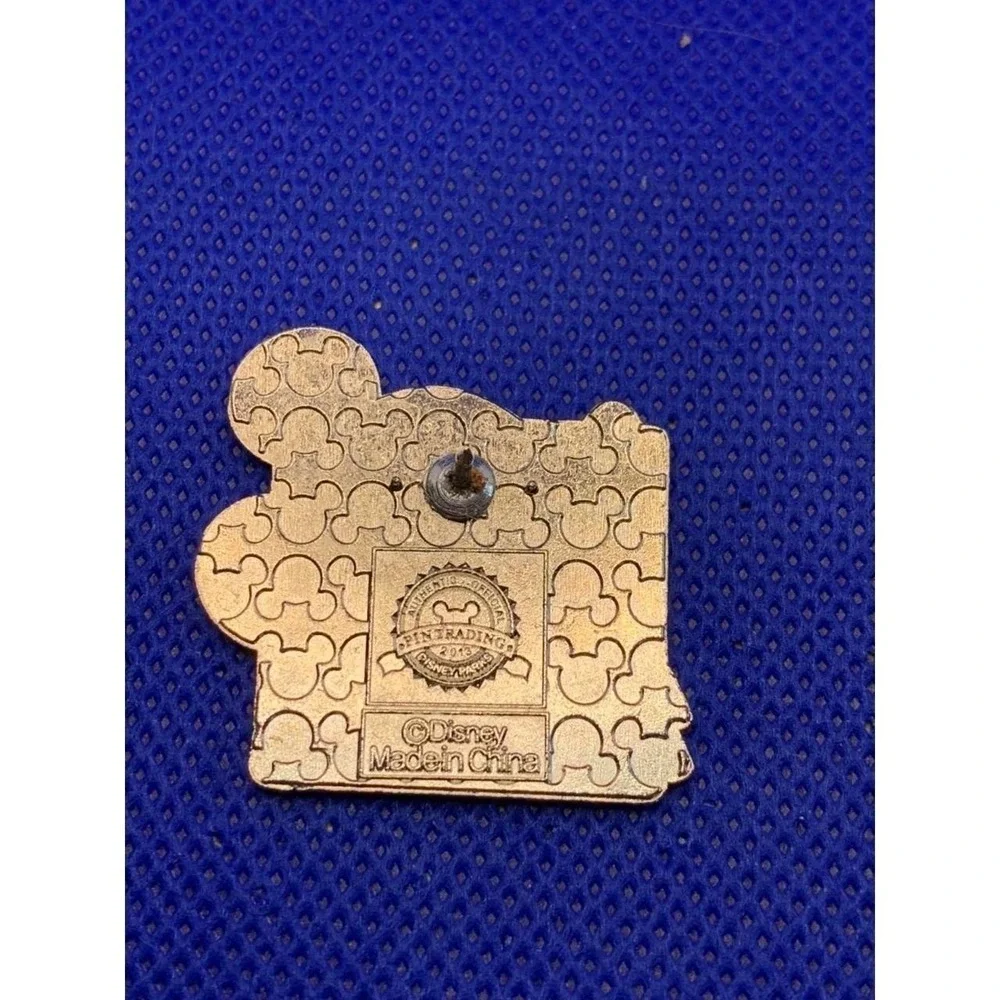 2012 Mickey Mouse Expressions Disney Trading Pin Red Scared